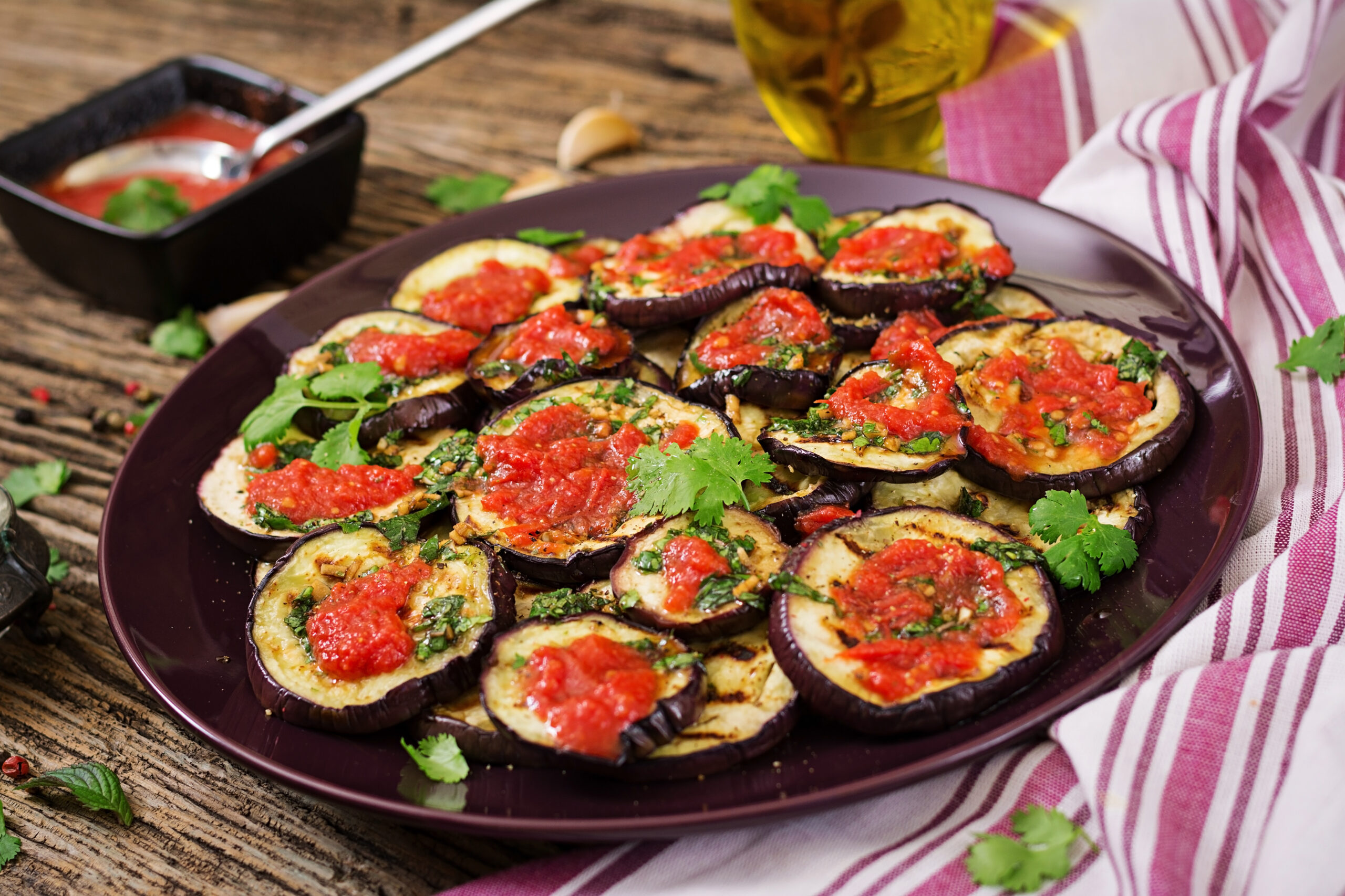 Ricette di Agizza Ciro:Melanzane grigliate con salsa di pomodoro e basilico