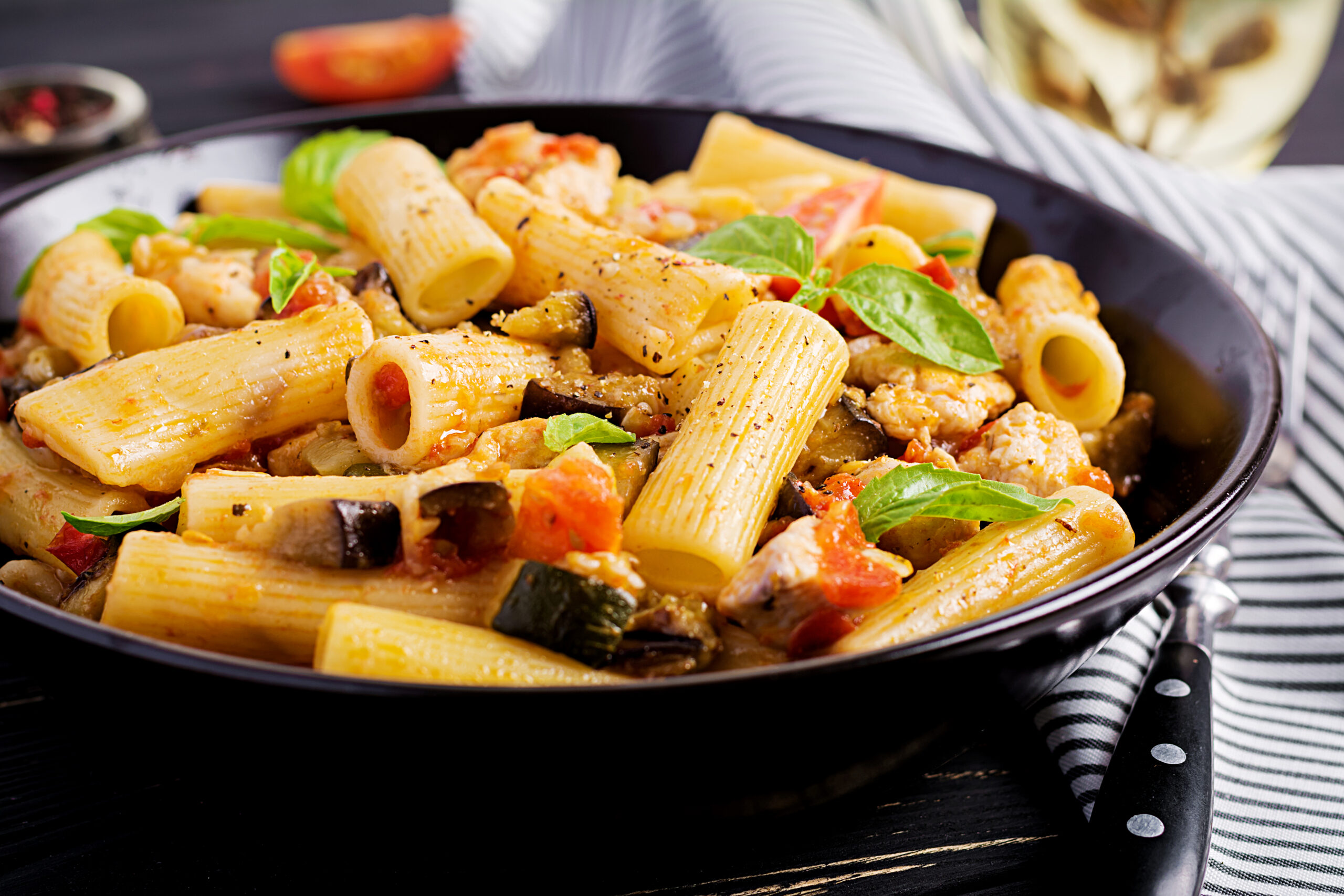 Ricette di Agizza Ciro: Pasta con melanzane, pomodori e basilico